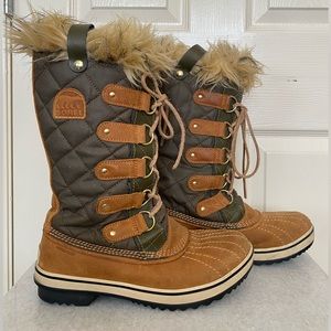 Sorel Joan of arctic snow boots